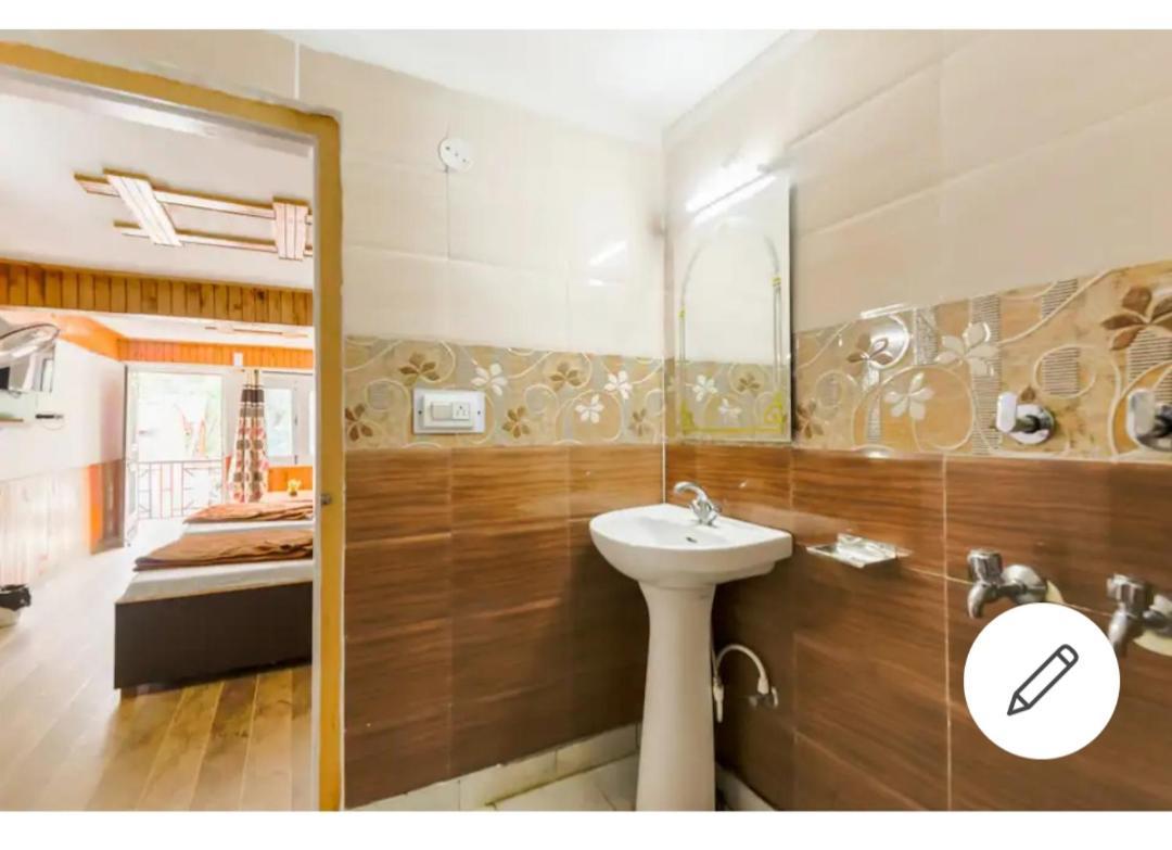 Tirthan Crest Homestay Banjār Eksteriør bilde