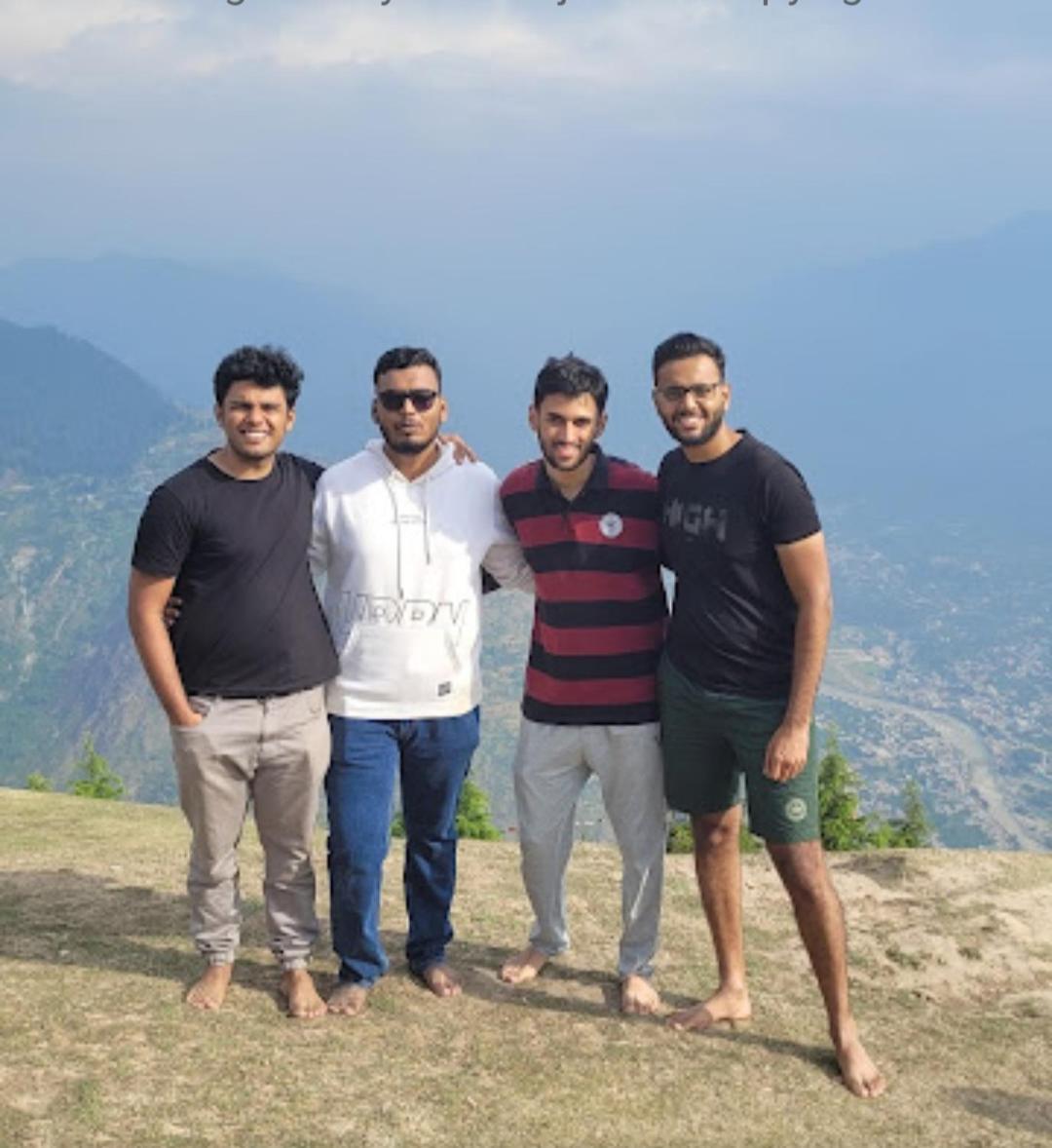 Tirthan Crest Homestay Banjār Eksteriør bilde